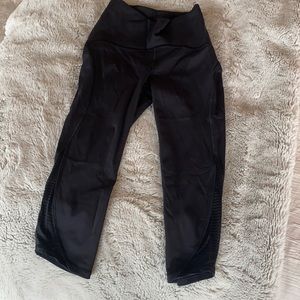 Size 2 Lulu lemon leggings with mesh siding Capri